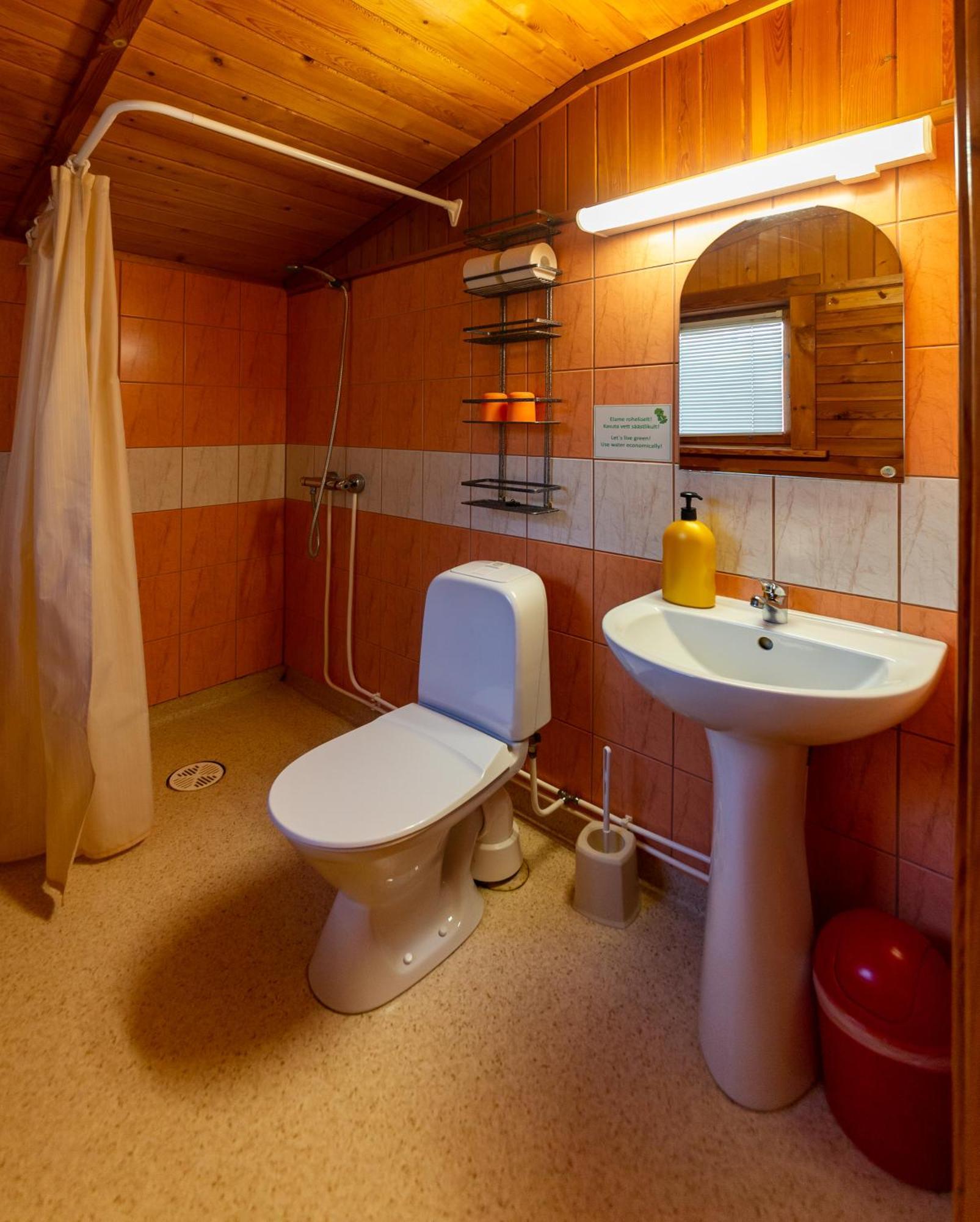 Padu Hotell Kardla Bilik gambar